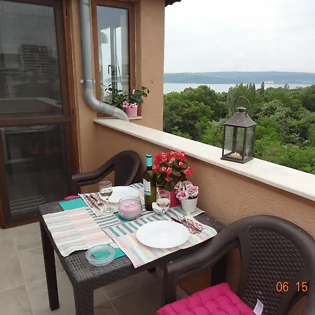 Sea View Chayka Apartment